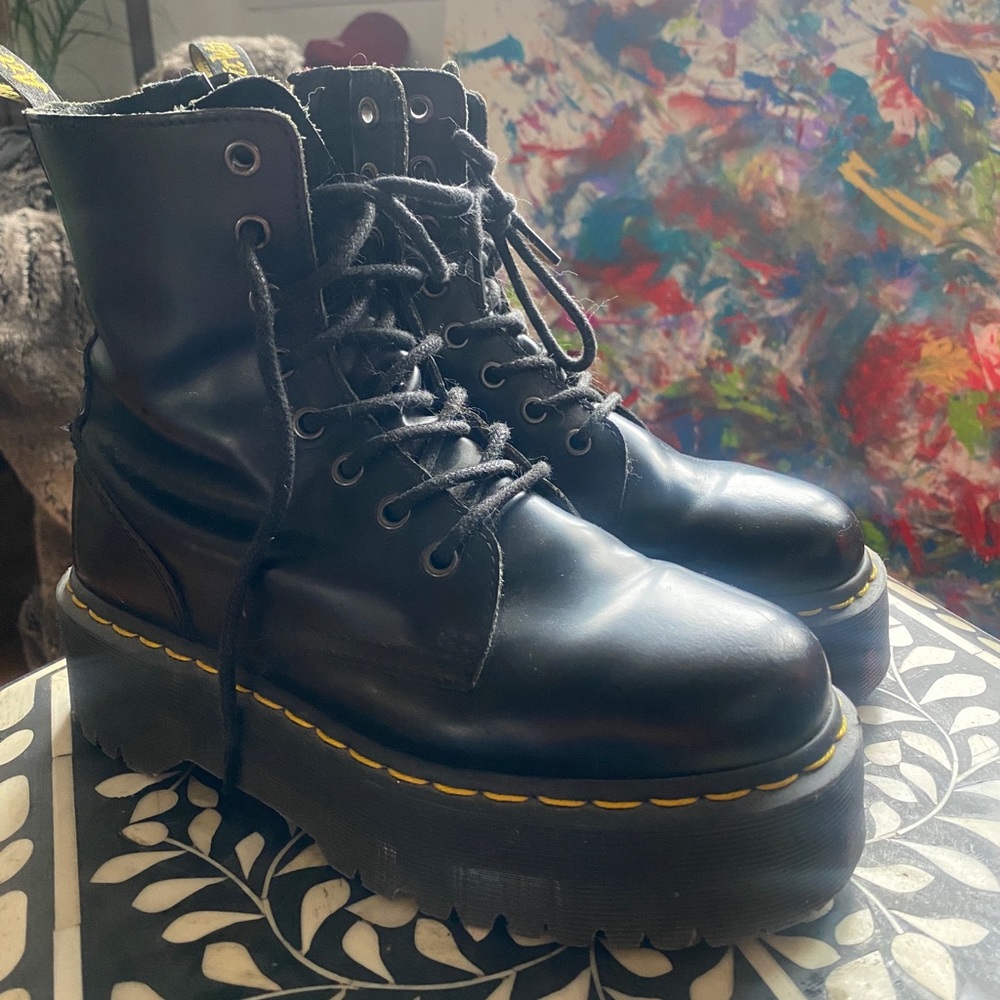Dr. Martens Jadon Platform size 7 US